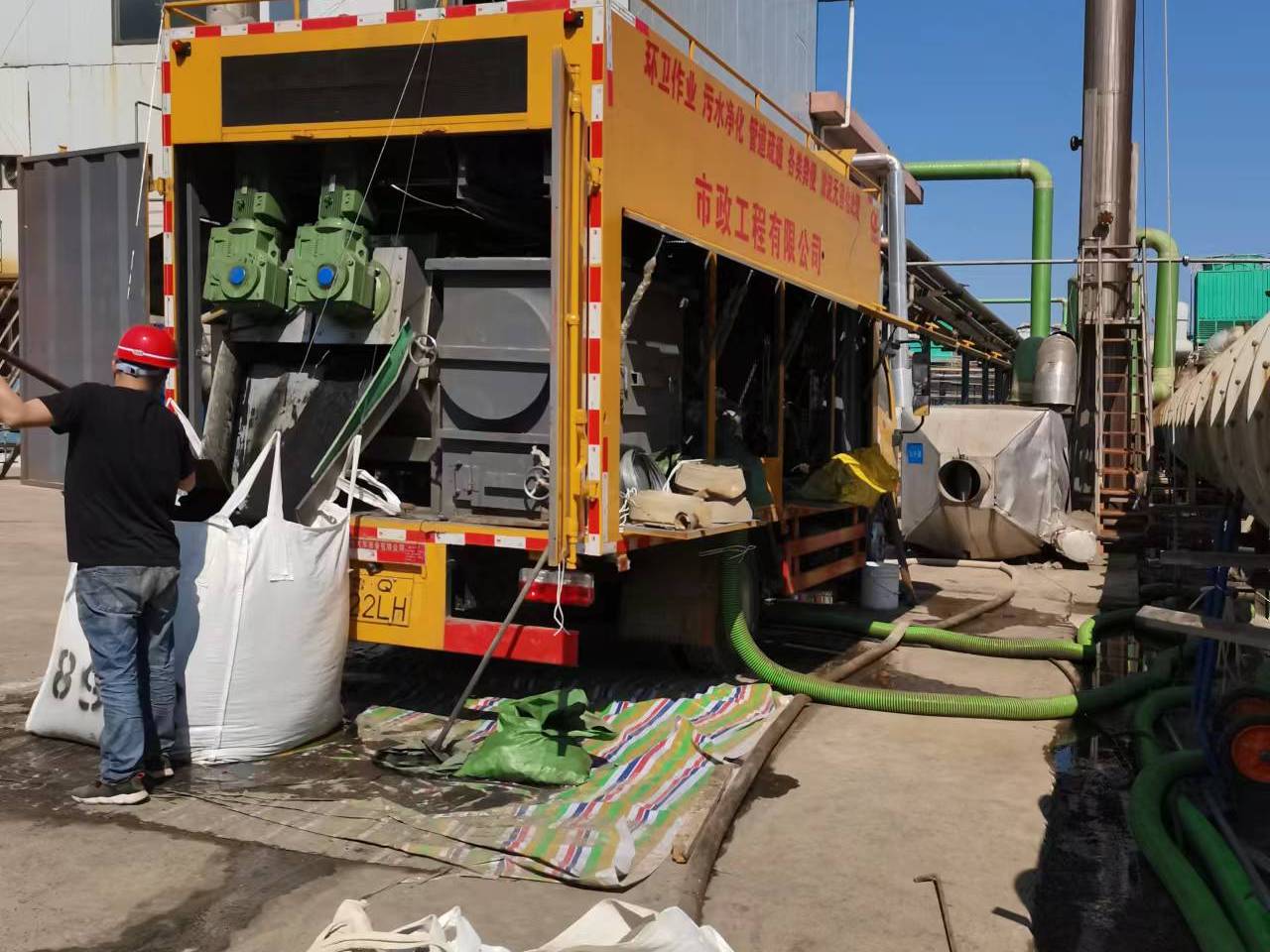 高密淤泥压干处理